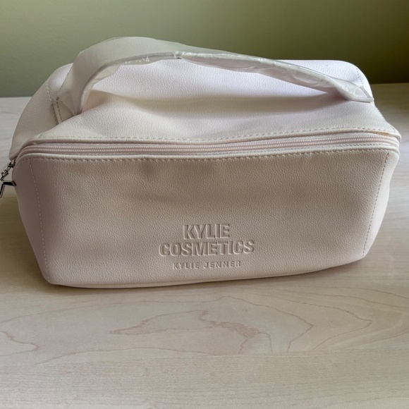 New Kylie Cosmetics Light Pink Zippered Cosmetic Case  w/ Zipper Charm & Mirror - Picture 7 of 13
